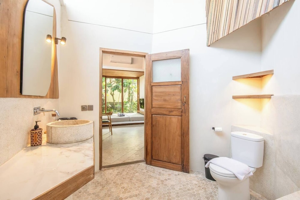 Stylish 1BR Villa With Pool, 800m to Canggu Beach