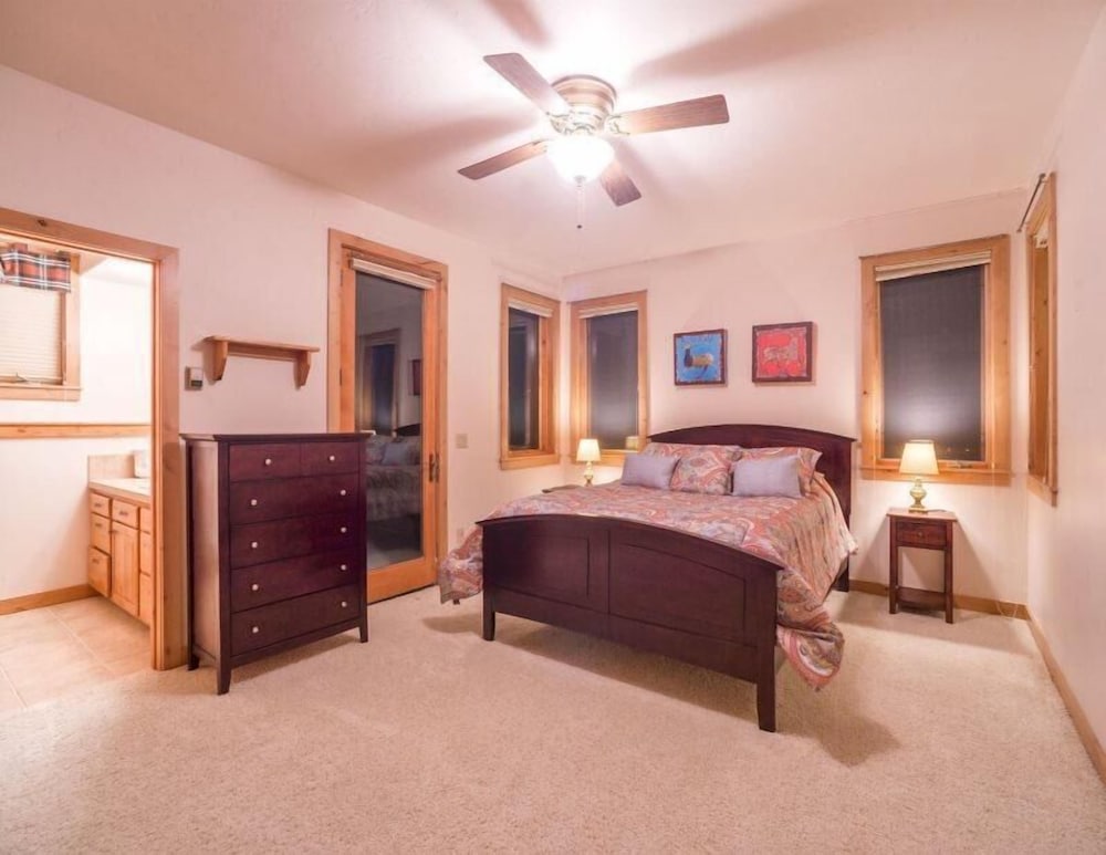 Aspen View Lodge 4 Bedroom Apartment by Key to the Rockies