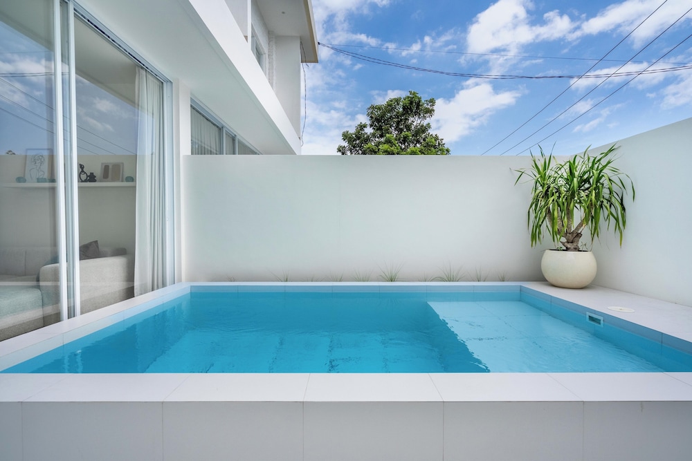 Dreamland Villa with Pool 3 min to Beach