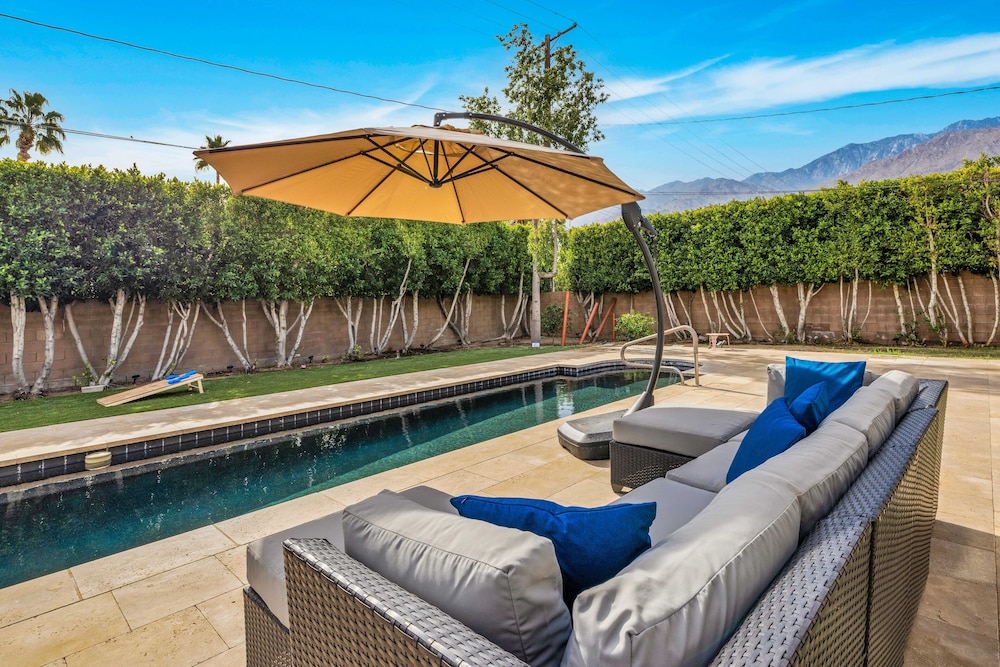 Mid-Century Elegance & Fun in Tahquitz River Estates