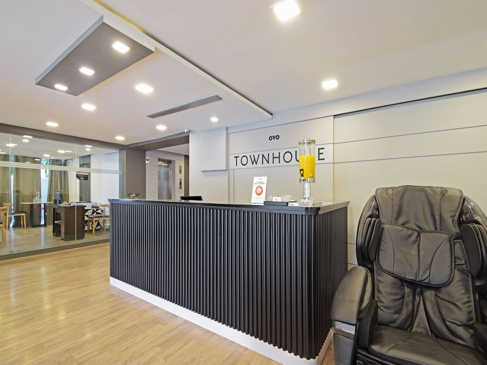 OYO Townhouse 030 Ashram Road Ahmedabad