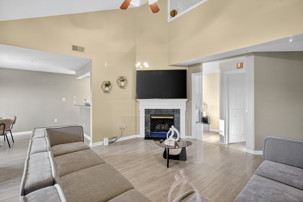 Cozy Pikesville Penthouse With Basketball Arcade 2 Bedroom Condo