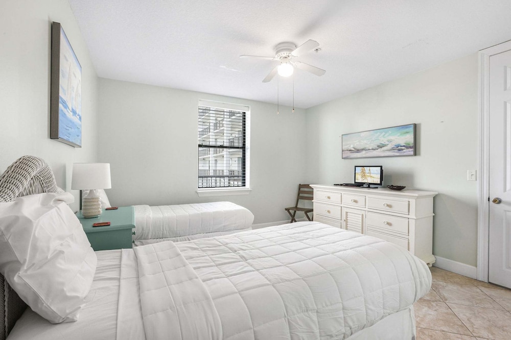 Grand Pointe 411 3 3 5 Gulf-front A Amenities
