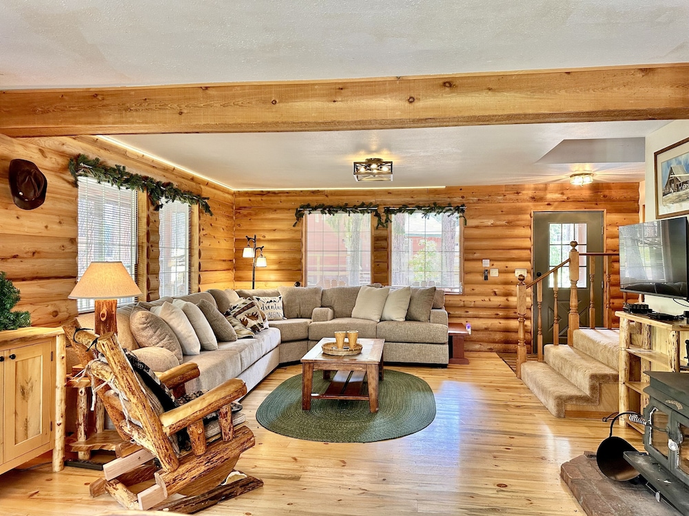 Blue Pine Forest Lodge 3 Bedroom Cabin