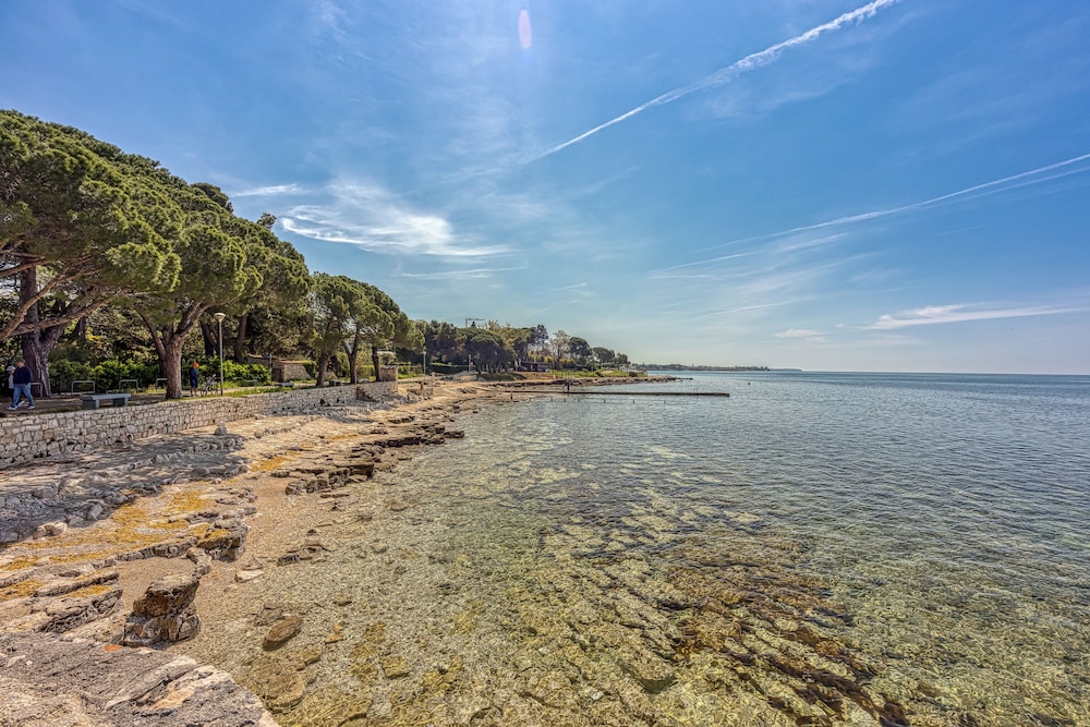 Sea Breeze Residence Mariella