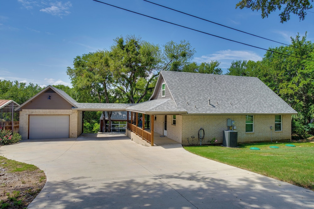 Waterfront Lake Bridgeport Home w/ Private Dock