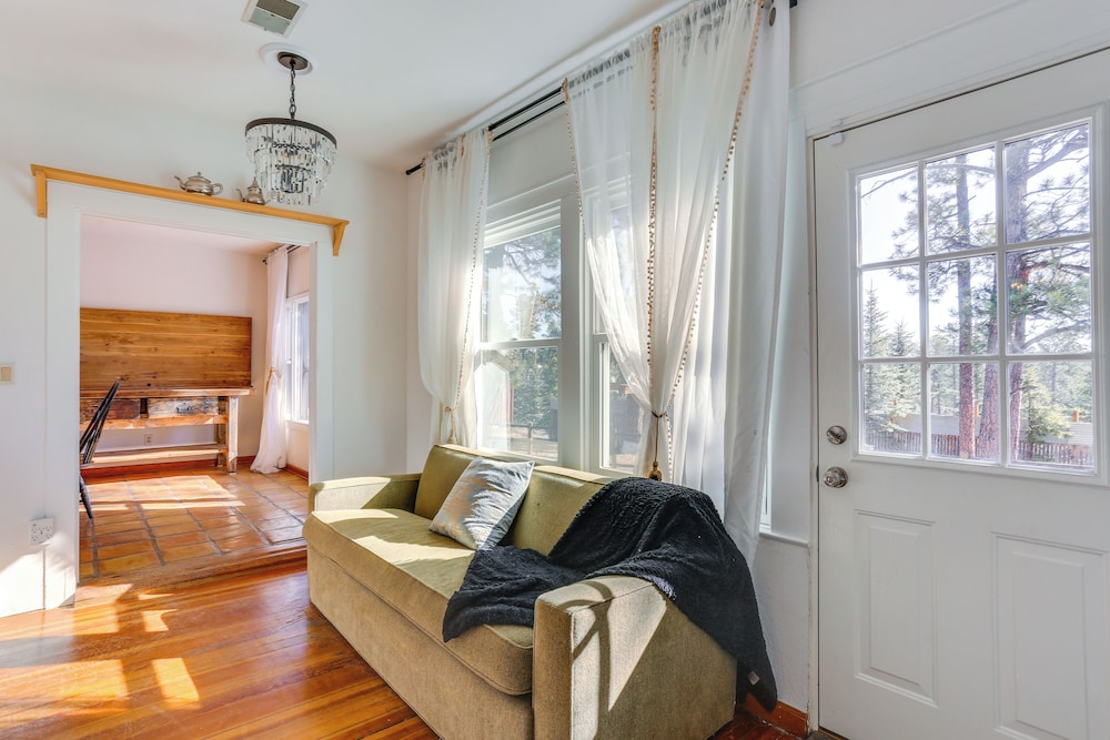 Vintage Farmhouse w/ Hot Tub in Larkspur