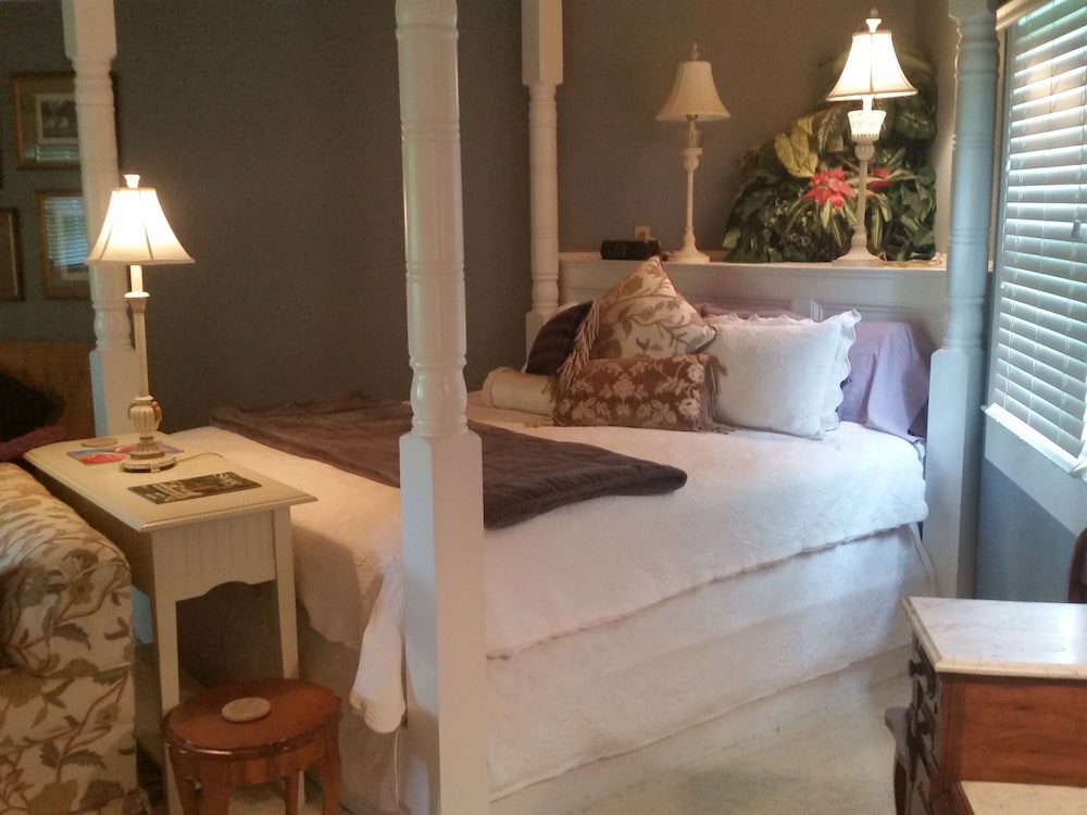 Batesville Vacations - Spahn House Bed and Breakfast - Property Image 2