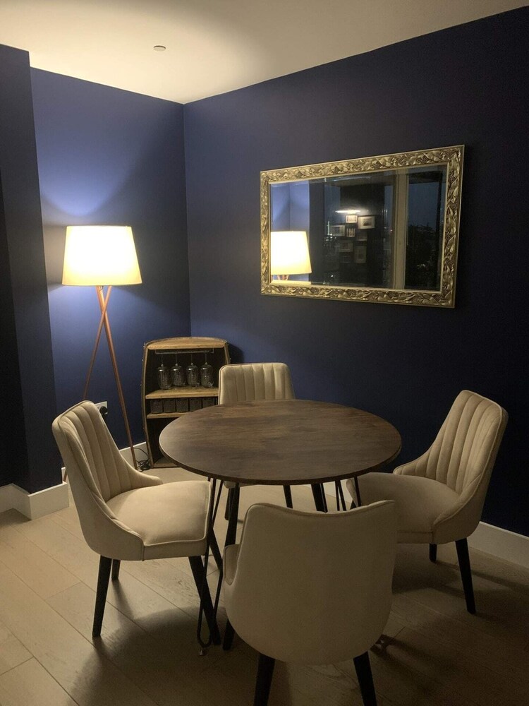 Contemporary 1 Bedroom Apartment in South London