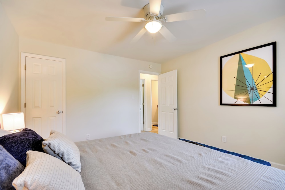 2 Mi to Downtown: Greensboro Home By Park!