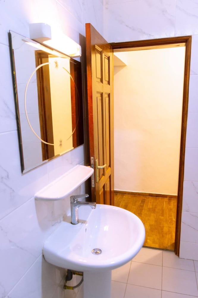 House 5 Mins From the Beach, 15 Mins From the Airport