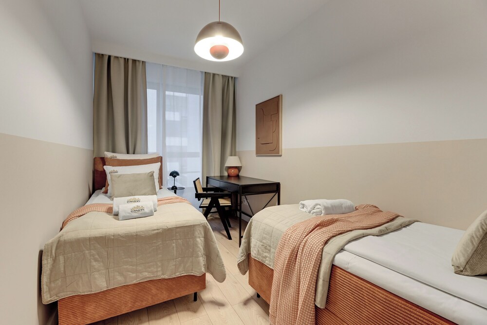 Doki Living - Foodhall & Parking by Downtown Apartments
