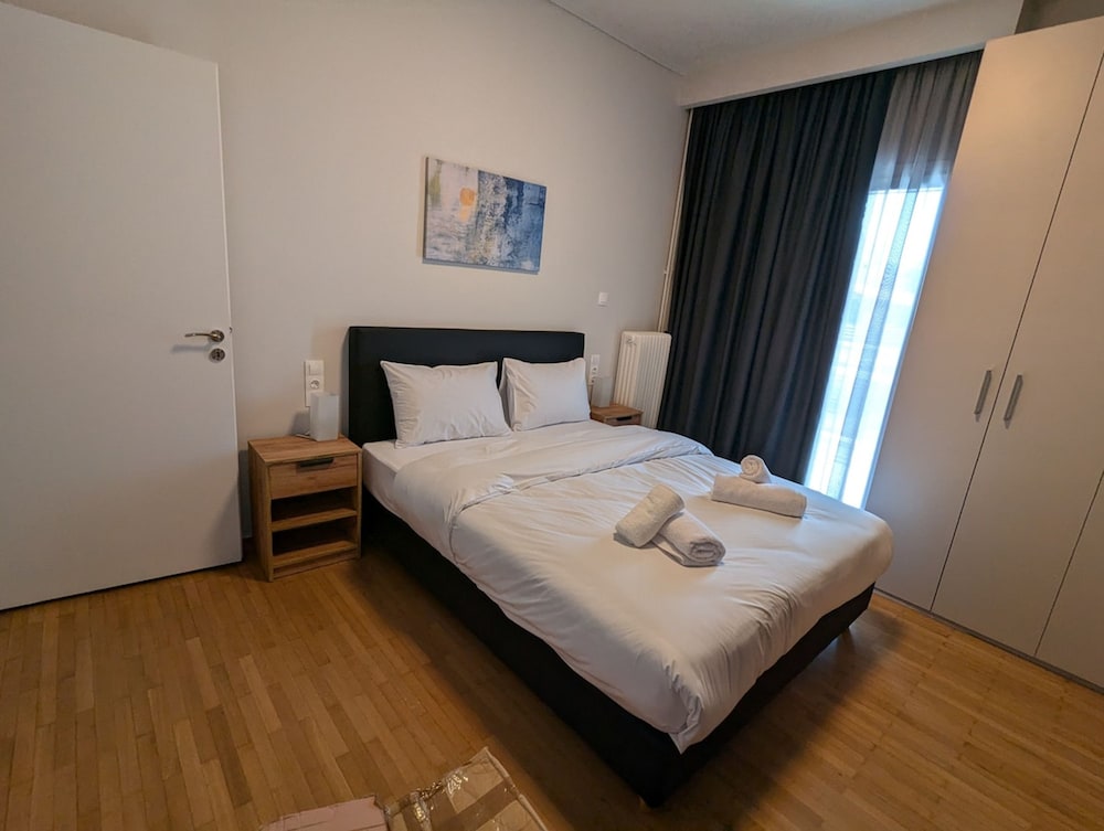Spacious Seaside Flat at Alimos
