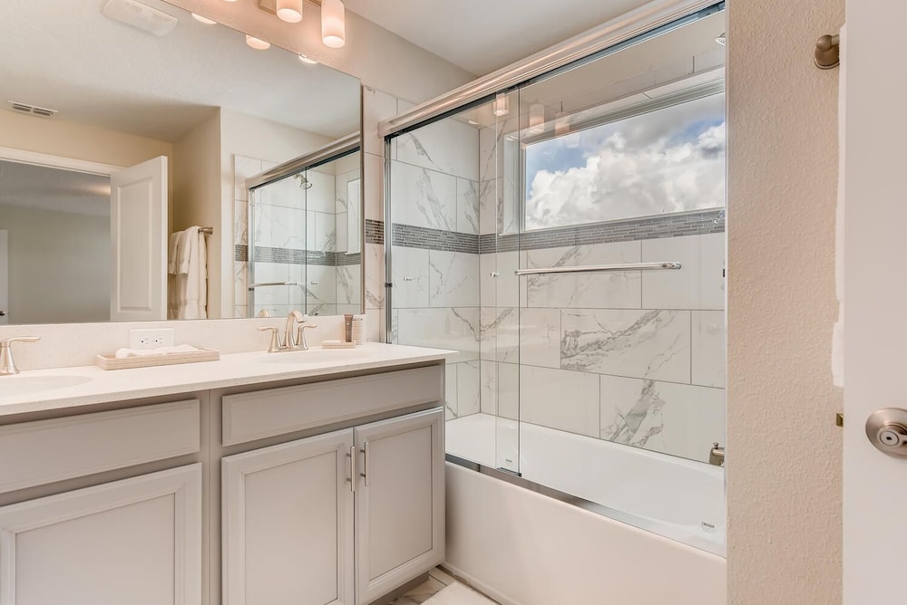 408 OC - Luxe 4BR Townhome Private Pool 11 Guests