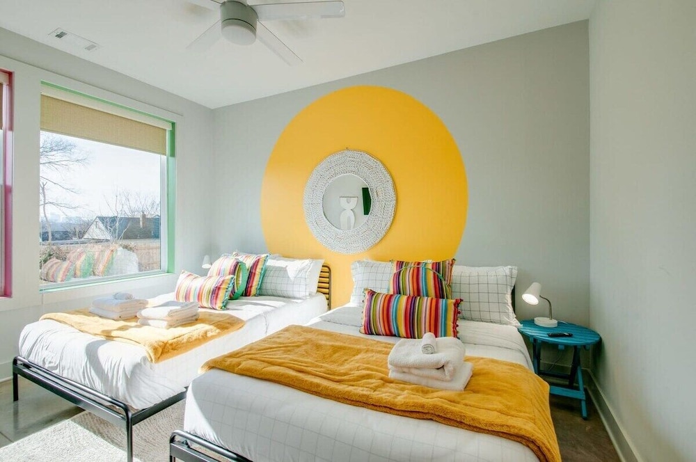 East Nash Lux - 13 Beds City Views