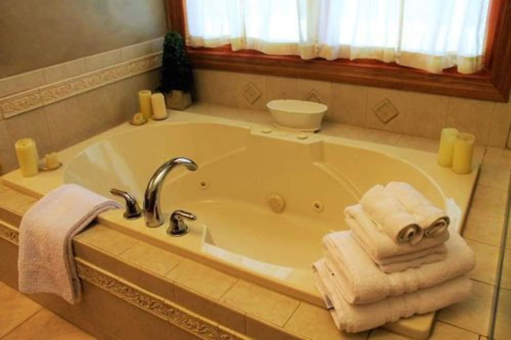 Oak Creek Lodge