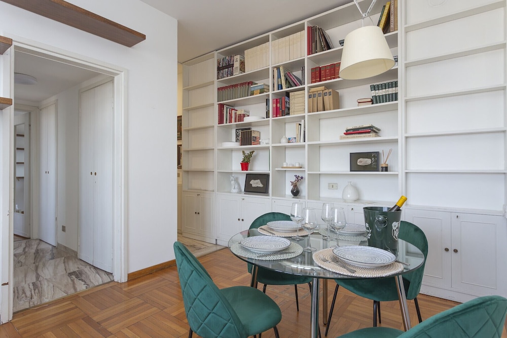Skyline view Biancamano 1 bdr with balcony by Rentopolis