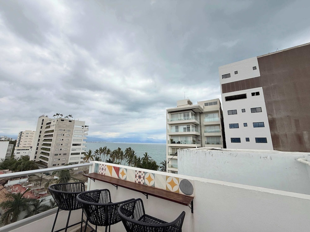 Amoara 301 Bohemian Rooftop