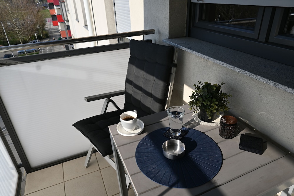 Lola Suite, One Bedroom Place With Free Parking