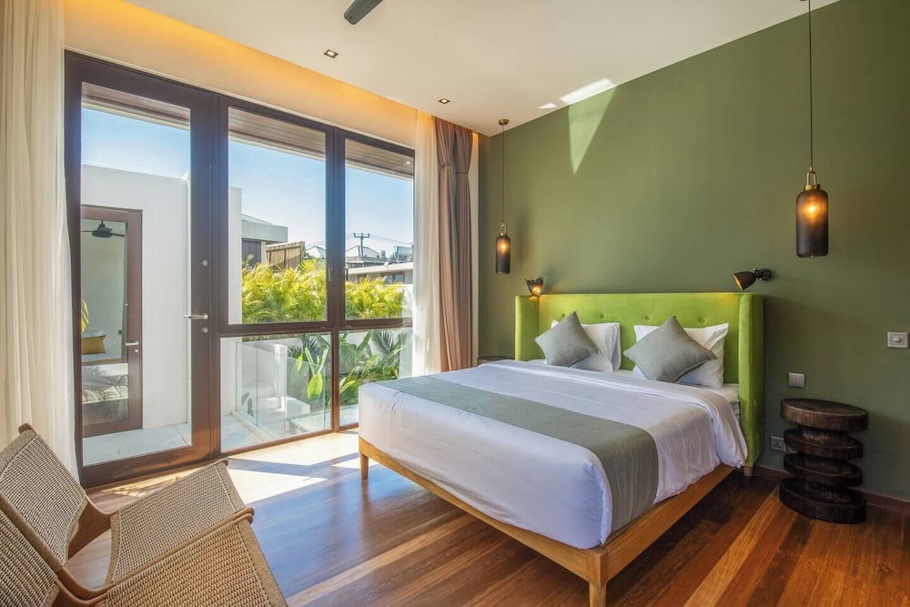 Modern 3BR Villa Enclosed Living