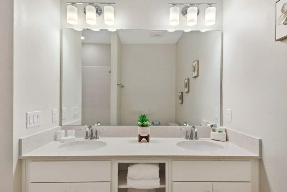 3120 Unit 406 Stunning 2B Apartment