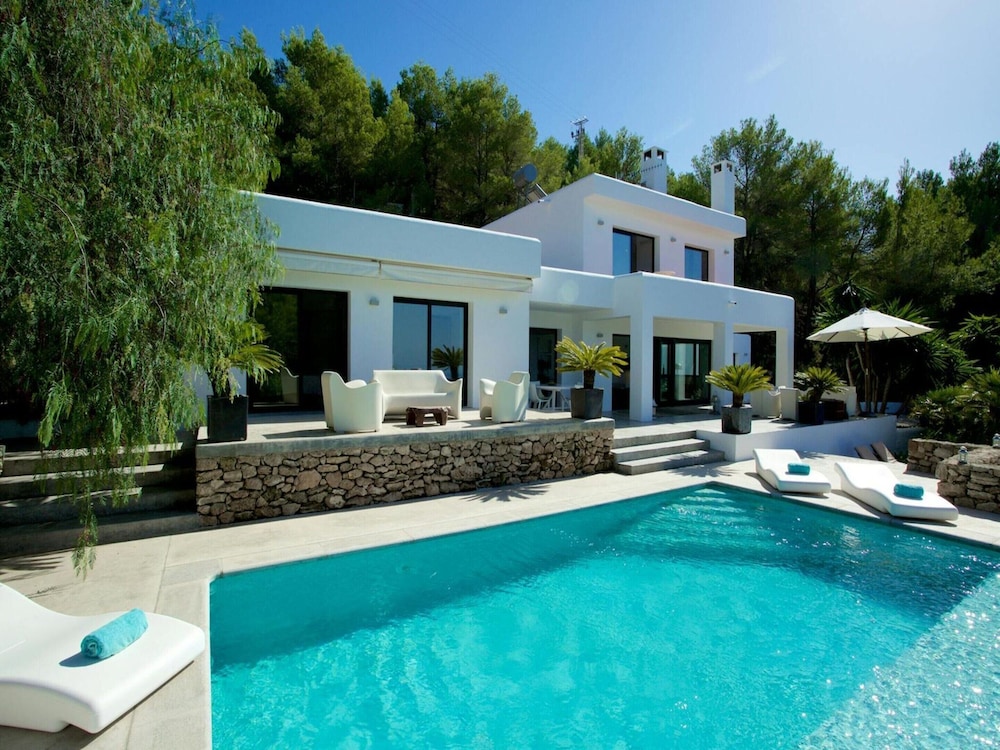 Villa With Outdoor Area