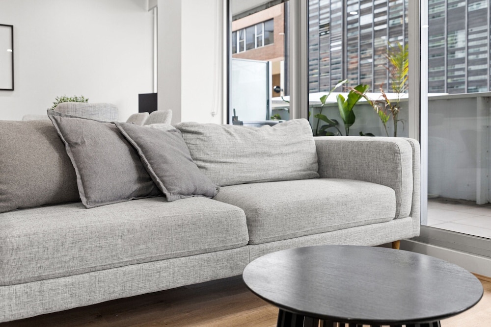 Sleek South Yarra 2-bed With Alfresco Dining