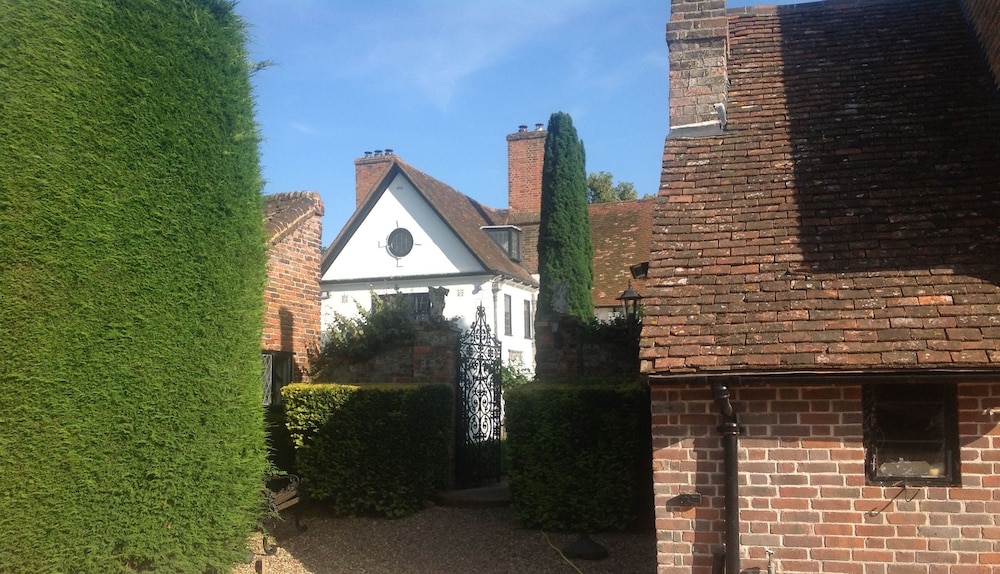 Harlington Manor