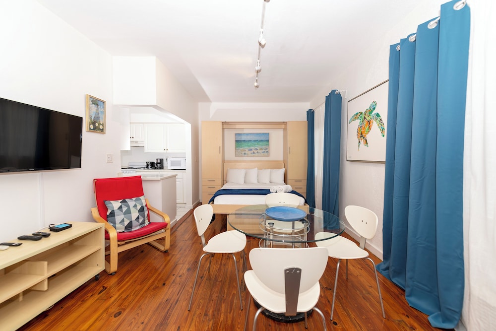 Collins Beach Apartments