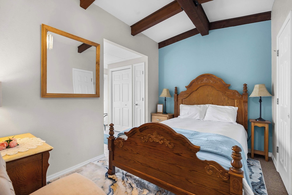 Little Dipper Cozy Condo for 6 w/ Resort-style Amenities