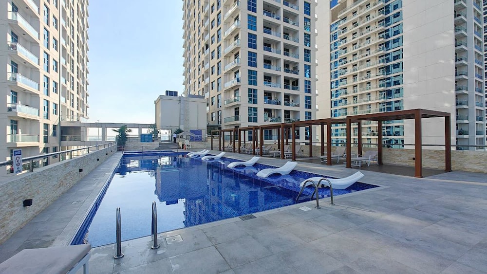 Lovely and Spacious 1BR in DEC Tower Near Marina Walk