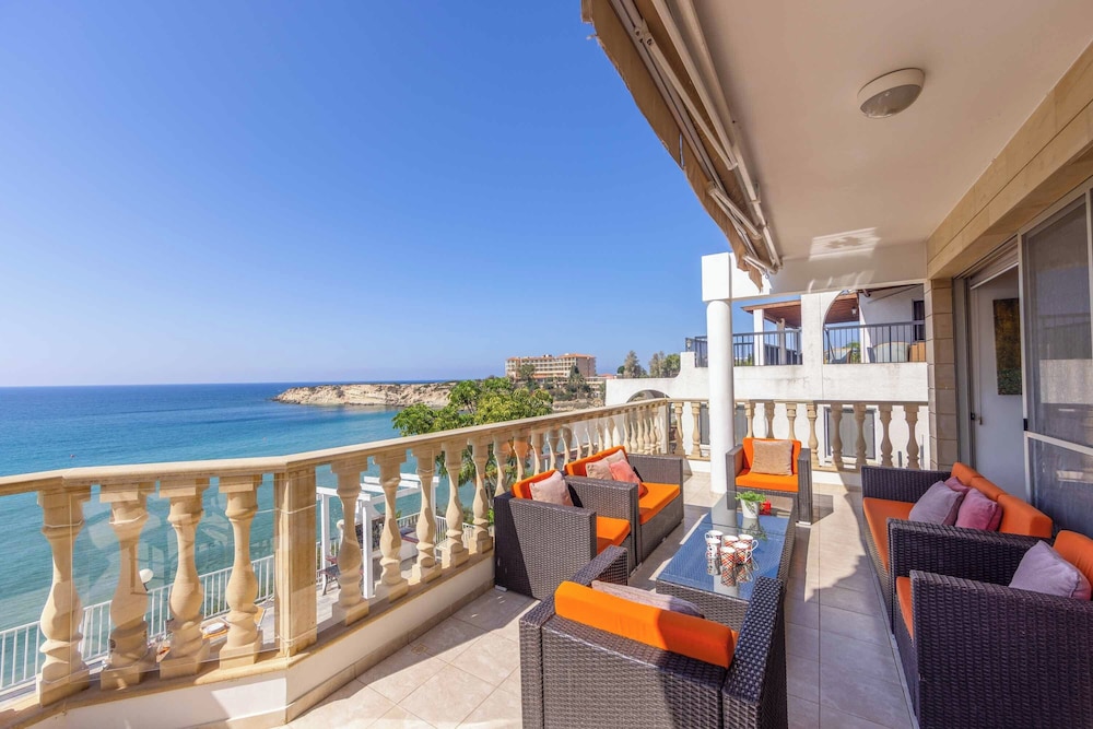 Katina Beach Villa