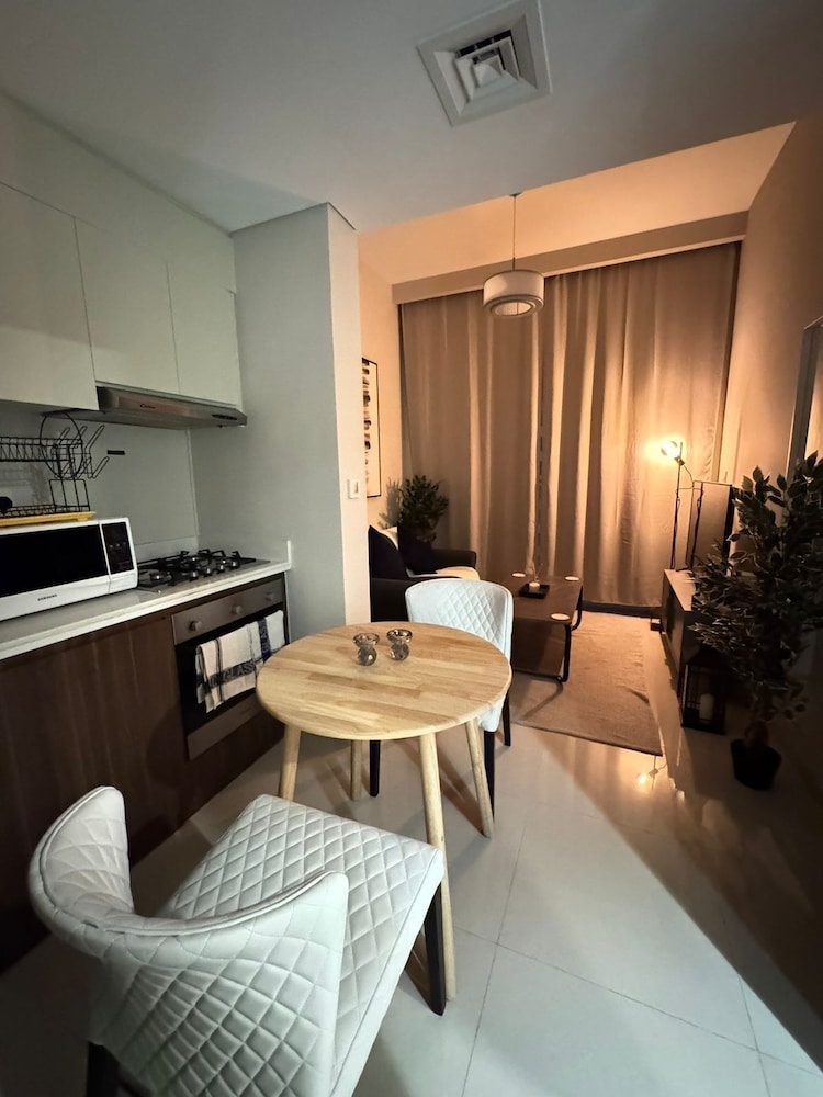 Damac Reva Residences 808