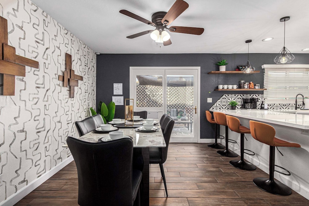 Walk to Old Town & Giants Stadium! Unit w/ Pool
