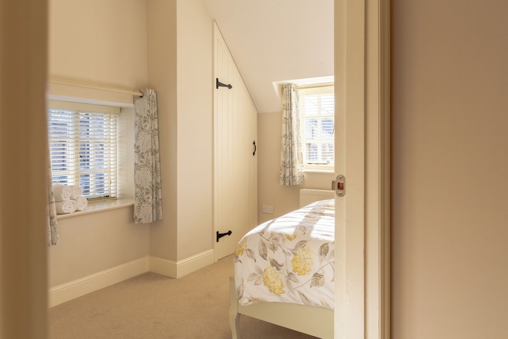 Jasmine Cottage-2BD in Heart of Bourton view 2