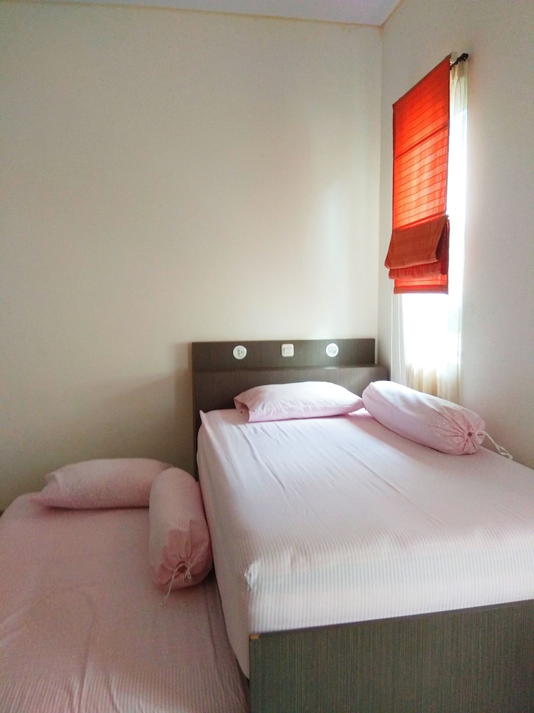Omah Dixy Family Homestay by FH Stay view 2
