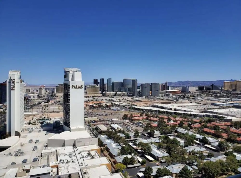 Studios With Gorgeous Views Of The Strip! 