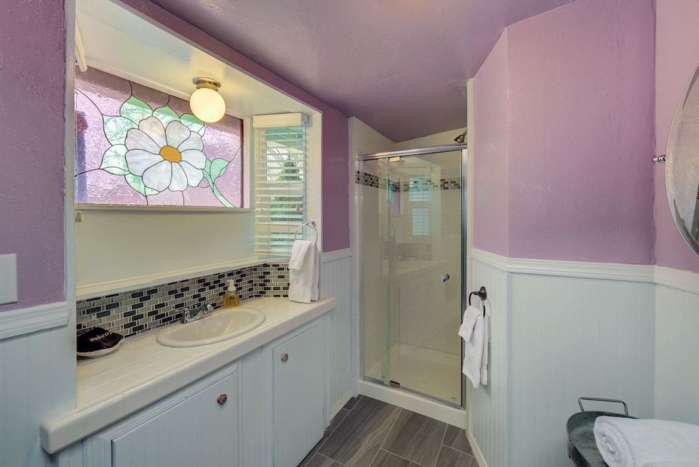 Ashland Vacations - Carlisle Garden Suites - Property Image 52