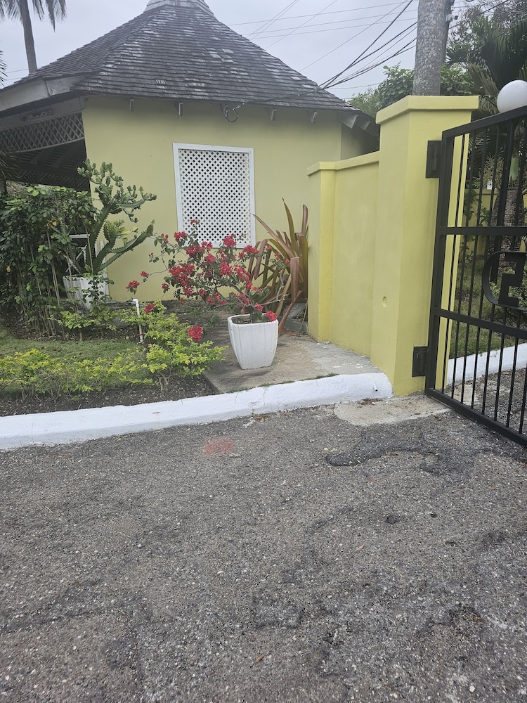 Photo 33