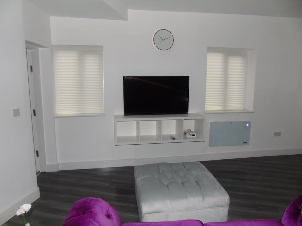 Inviting 1-bed Ground Floor Apartment in Bolton view 4