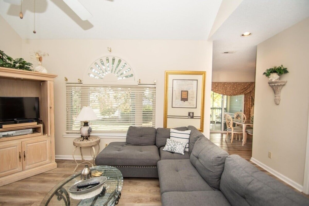 Canterbury Court 6 E 3 Bedroom Apts