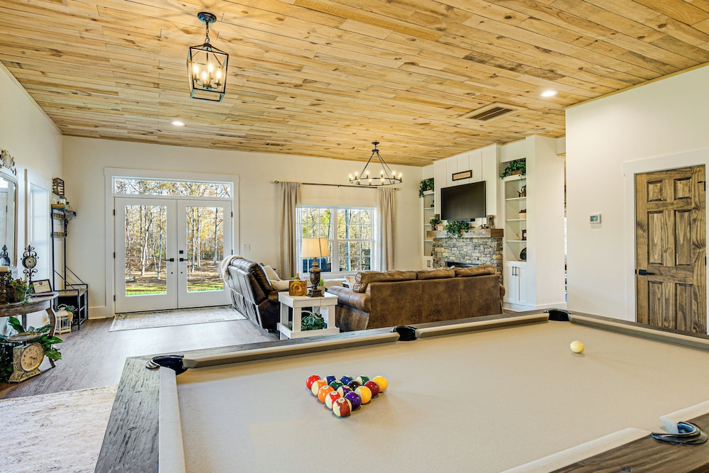 Family-friendly Barndominium Near Greenville!