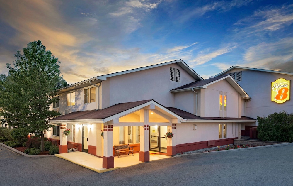 Newburgh Vacations - Super 8 by Wyndham Newburgh/West Point Near Stewart Airport - Property Image 26