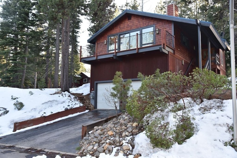 2375s Sierra House Retreat 4 Bedroom Home