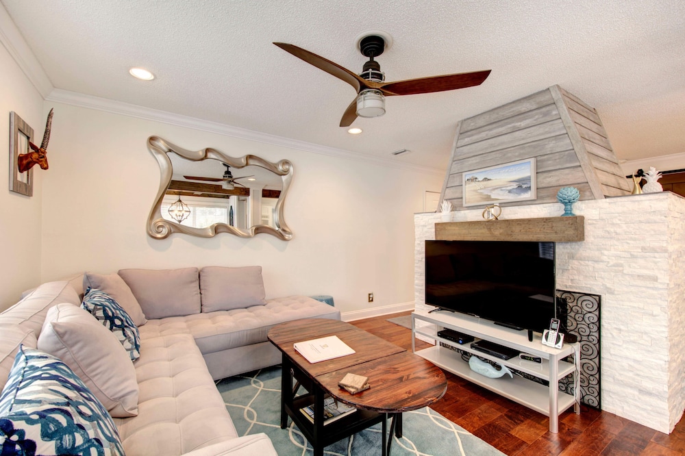 St Simons Island Vacations - Island Square 808 by Hodnett Cooper - Property Image 1