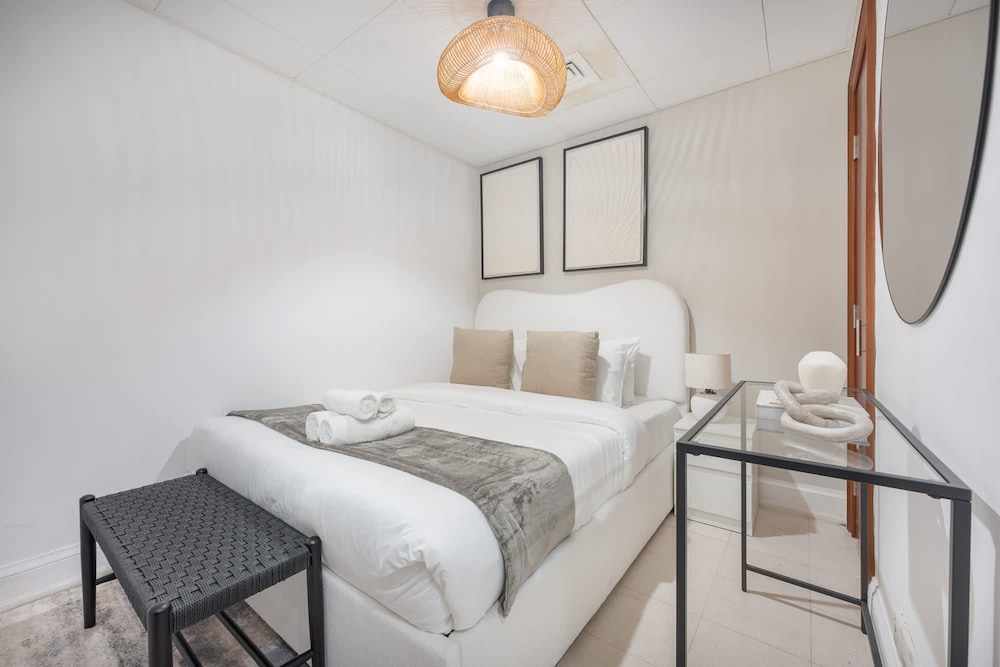 Prime 2BR Near Marina Mall Tram