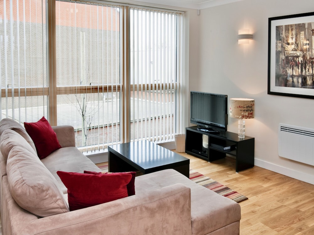 Your Space Apartments - Byron House