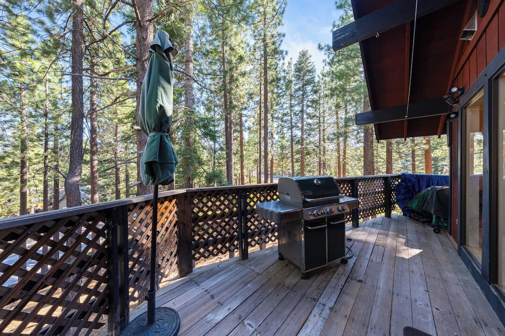 Secluded Incline Village Stay w/ Deck Near Diamond Peak & Lake Cloud 9 and 1/2 by Avantstay