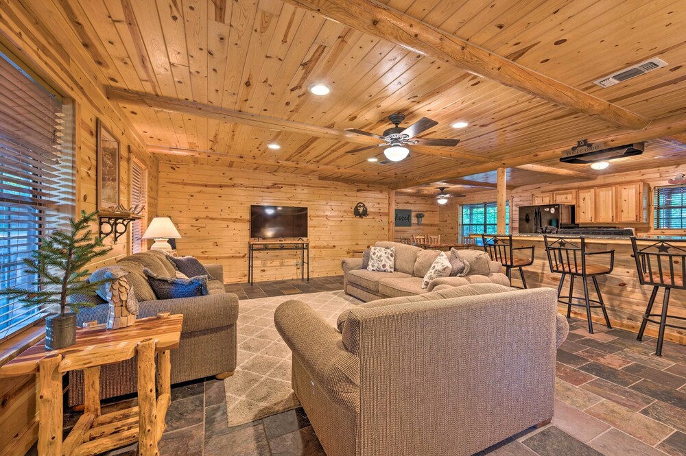 Broken Bow Retreat on 2 Acres w/ Hot Tub & Deck! view 3