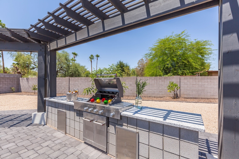 Sport & Splash - Pickle Ball - Sports Court -pool & Spa